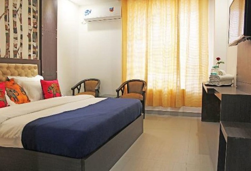 家庭套房, Adhunik Hotel Behror