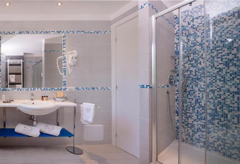 Полулюкс с Балконом, Ludwig Boutique Hotel & Spa