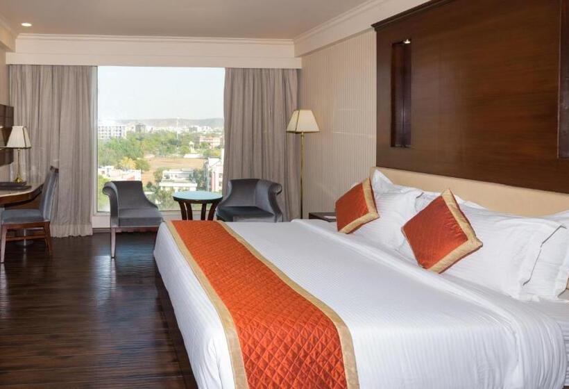 豪华三人间, Shakun Hotels And Resorts
