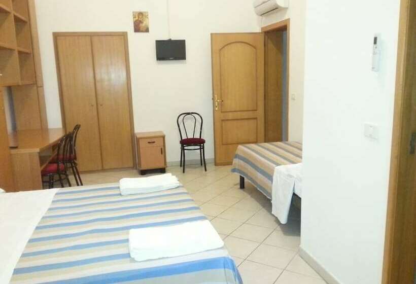 Номер Стандарт Трехместный, Casa Per Ferie Sacro Cuore