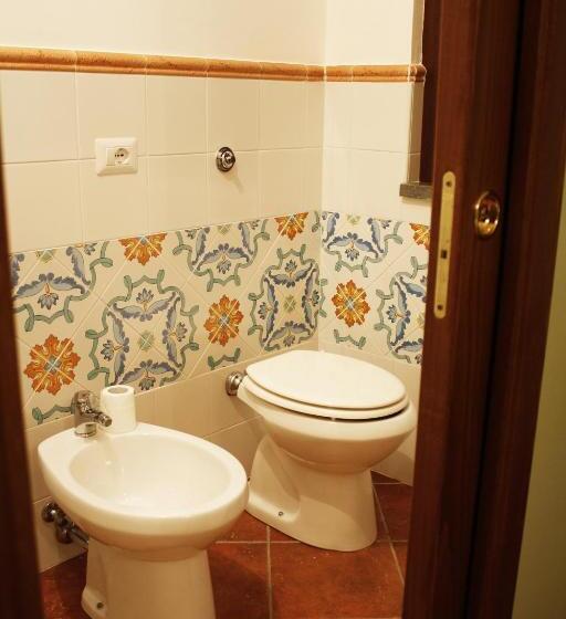 اتاق استاندارد چهار تخته, Country House Il Melograno