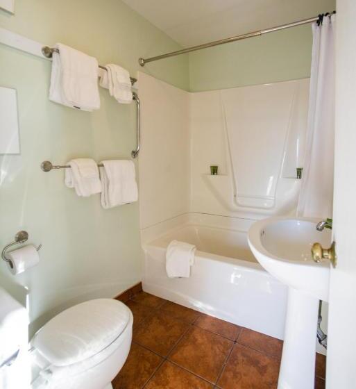 Номер Стандарт, Lindenwood Inn