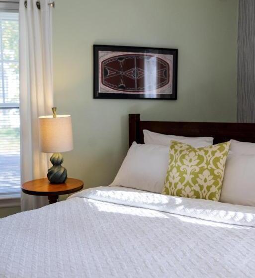 Номер Стандарт, Lindenwood Inn