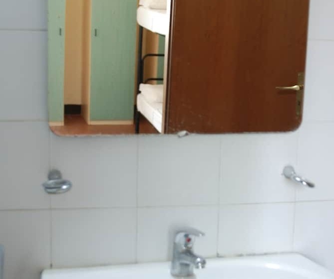 اتاق استاندارد چهارنفره با سرویس بهداشتی مشترک, Il Chiostro Hostel And