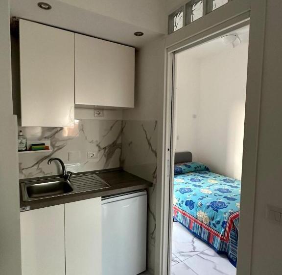Студия Стандарт Вид на Море, Al Porto Di Roma B&b