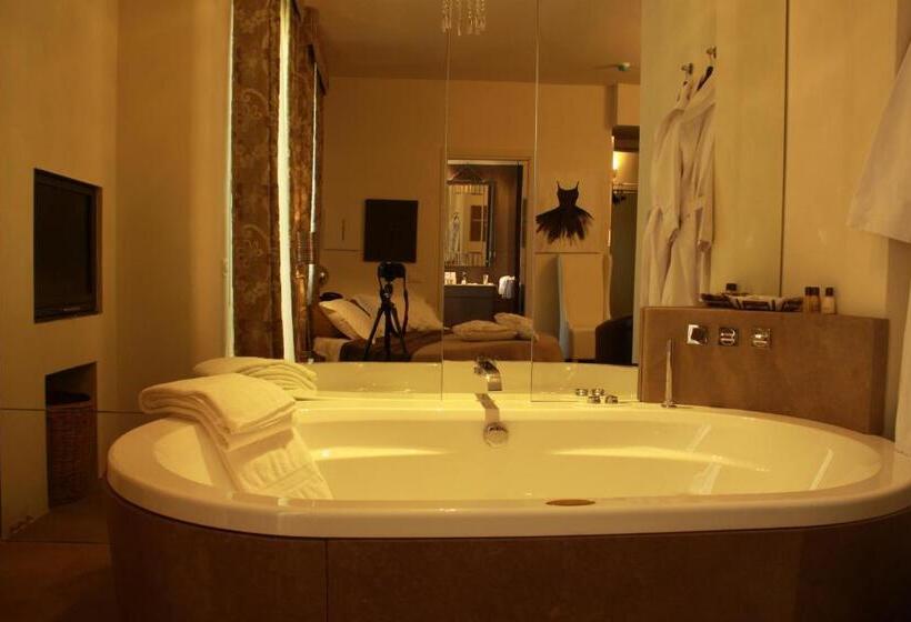 Полулюкс, Balneum Boutique Hotel & B&b