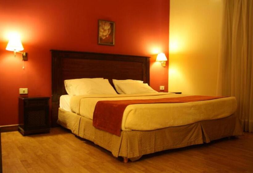 اتاق استاندارد با تخت بزرگ, Green Plaza Inn    Business &families Only