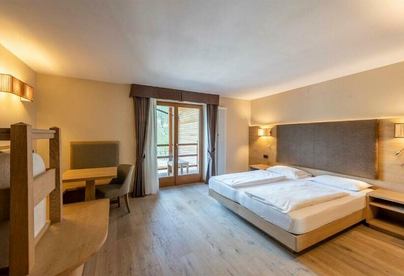 اتاق استاندارد با بالکن, Design & Suite Hotel Ciarnadoi