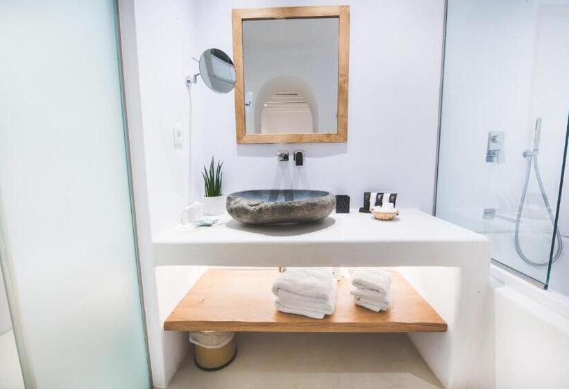 Люкс с гидромассажем, Adel Private Suites