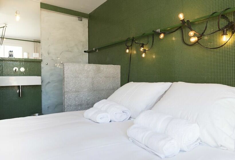 Номер Стандарт, Hôtel La Reine Jane