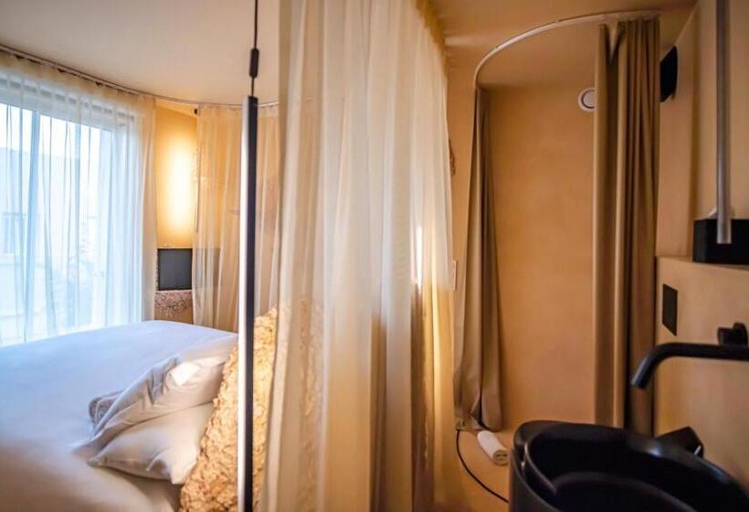 Номер Стандарт, Hôtel La Reine Jane
