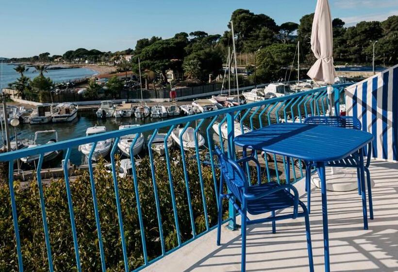 Номер Стандарт Вид на Море с Террасой, Hôtel La Reine Jane