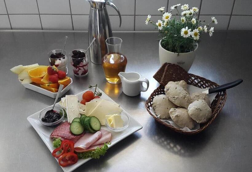 Четырехместный Номер Стандарт, Jungshoved Kro B&b