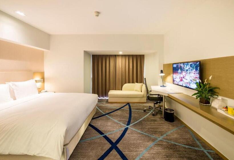 Номер Superior Кровать Кинг, Holiday Inn Express Chengde Downtown, An Ihg