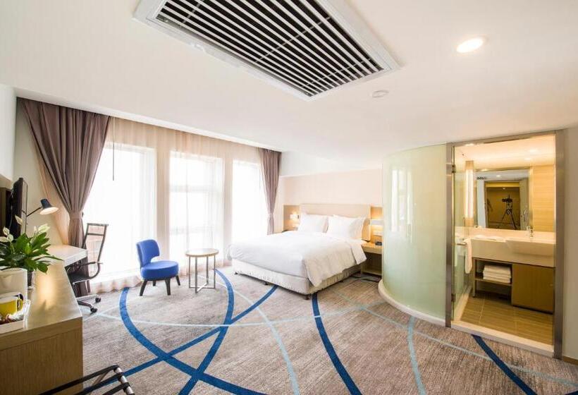 Номер Superior Кровать Кинг, Holiday Inn Express Chengde Downtown, An Ihg