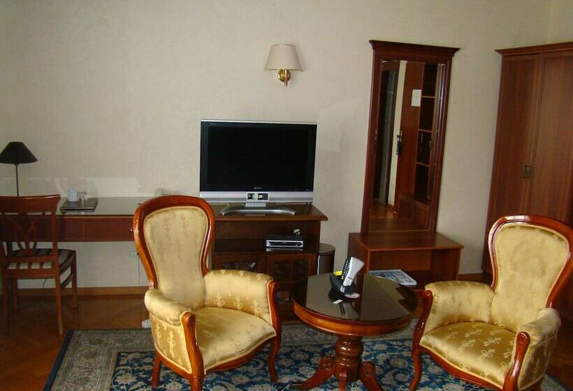اتاق استاندارد سه نفره, Vila Ariston