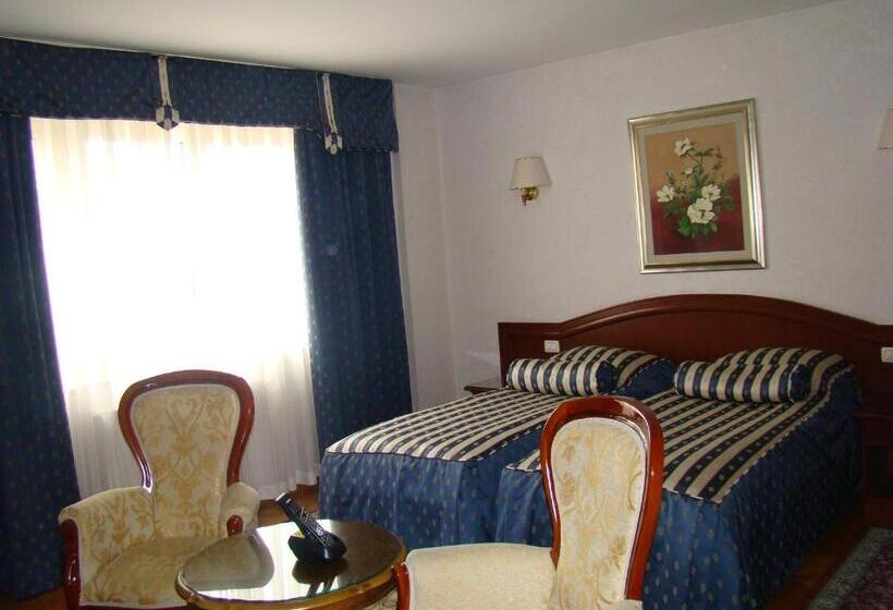 اتاق استاندارد سه نفره, Vila Ariston