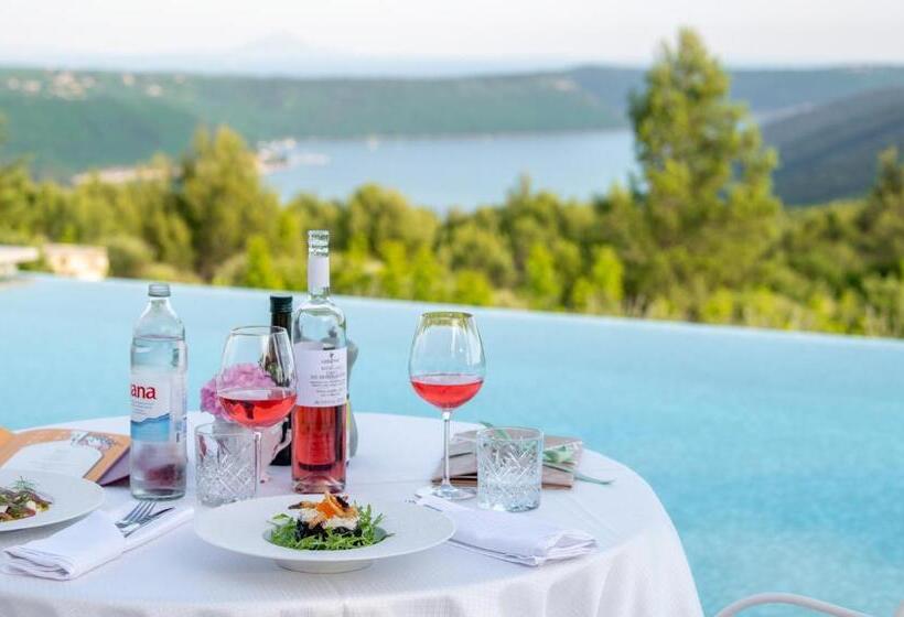 اتاق سوپریور با چشم‌انداز دریا و بالکن, Villa Stefanija Small Boutique Hotel&restaurant