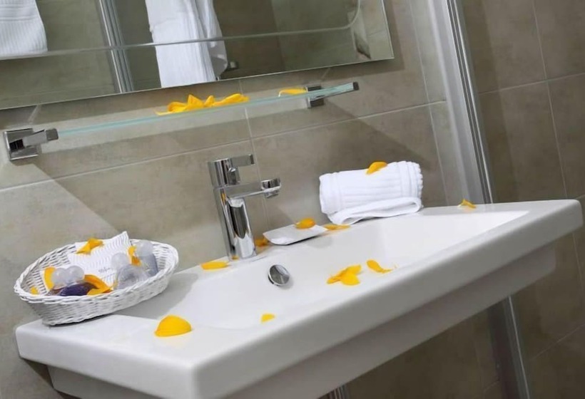 اتاق استاندارد با بالکن و چشم‌انداز دریا, Villa Stefanija Small Boutique Hotel&restaurant