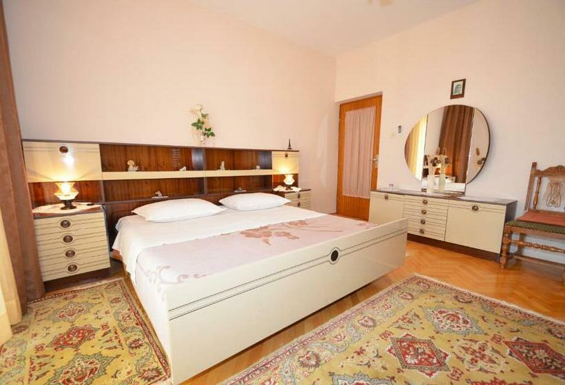 Номер Стандарт с Балконом, Apartments Europa