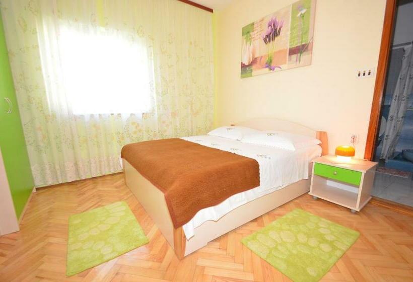Standard Szoba Erkéllyel, Apartments Europa