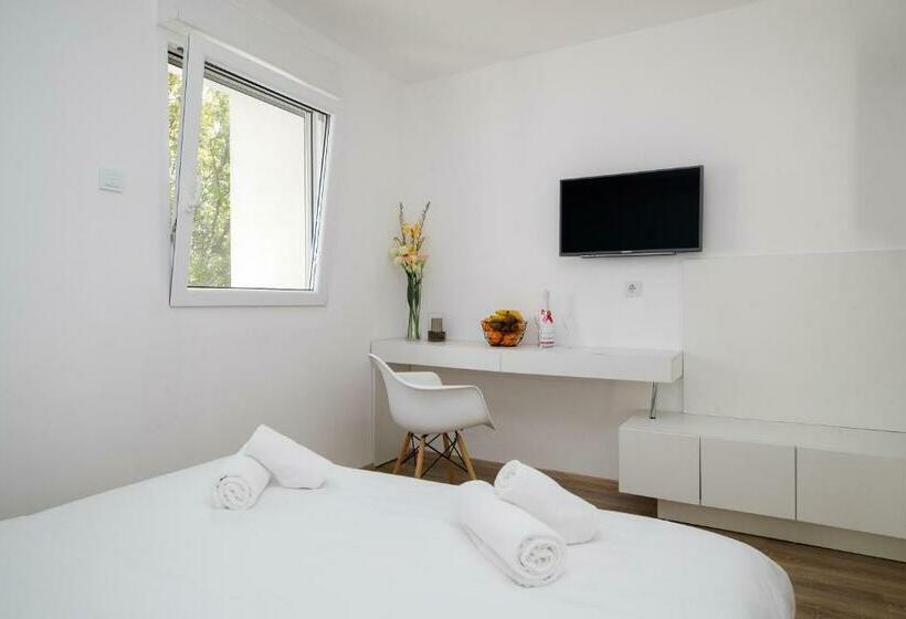 Номер Стандарт Вид на Сад, Rocky Beach Rooms