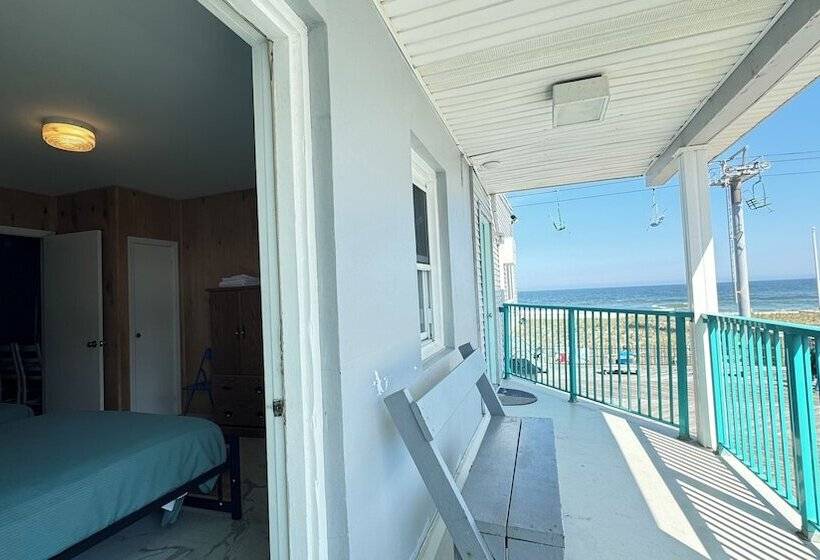 디럭스 룸, Boardwalk Sand & Surf Beach Hotel Oceanfront