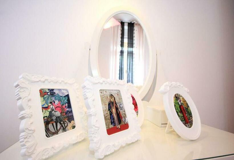 اتاق لوکس, The Hostel