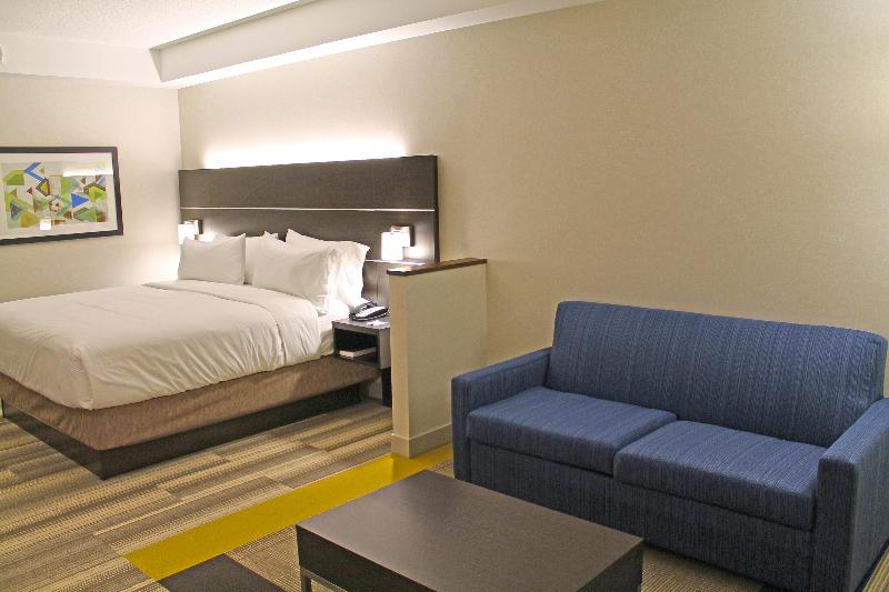 带大床的套房, Holiday Inn Express & Suites   St. Louis South   I 55, An Ihg