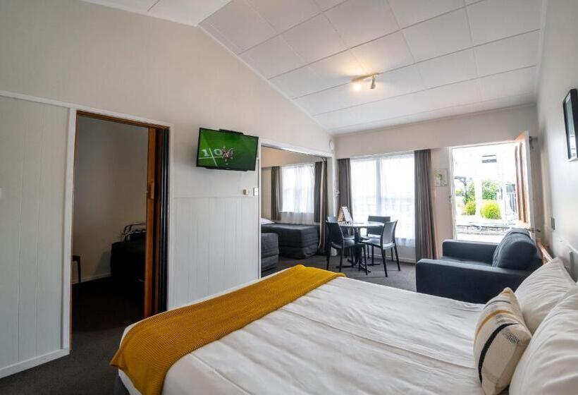 Семейное Студио, Aura Accommodation