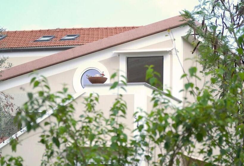 سوییت با چشم‌انداز دریا, Melrose Relais