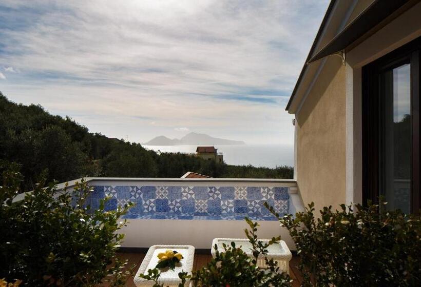 سوییت جونیور با چشم‌انداز دریا, Melrose Relais