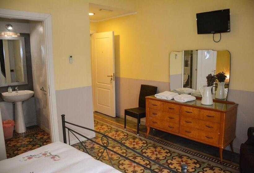 اتاق لوکس با چشم‌انداز دریا, B&b Le Colonne