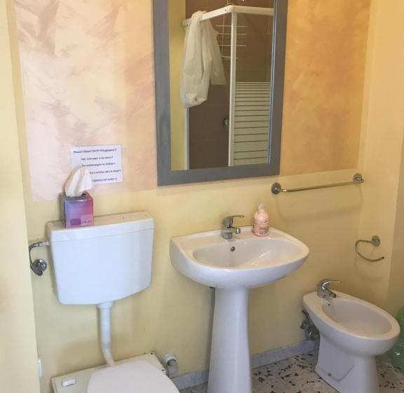 اتاق سه نفره دلوکس با چشم‌انداز دریا, B&b Le Colonne