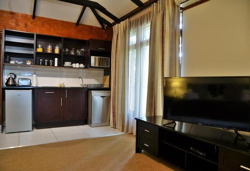 스탠다드 스튜디오, Sand River Guest House