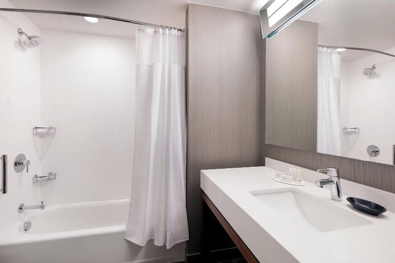 クイーンサイズベッドのスタンダードルーム, Courtyard By Marriott Pullman