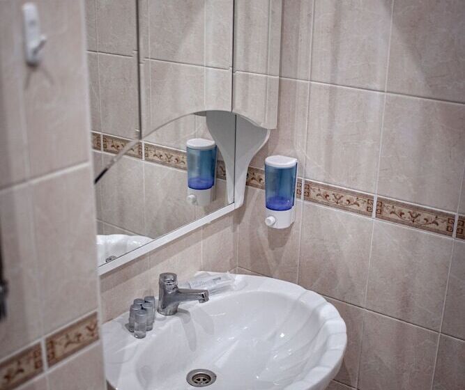 اتاق خانوادگی با سرویس بهداشتی مشترک, Nice Hostel 33