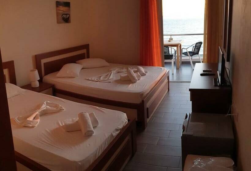 Triple Room Sea View, Golde Beach