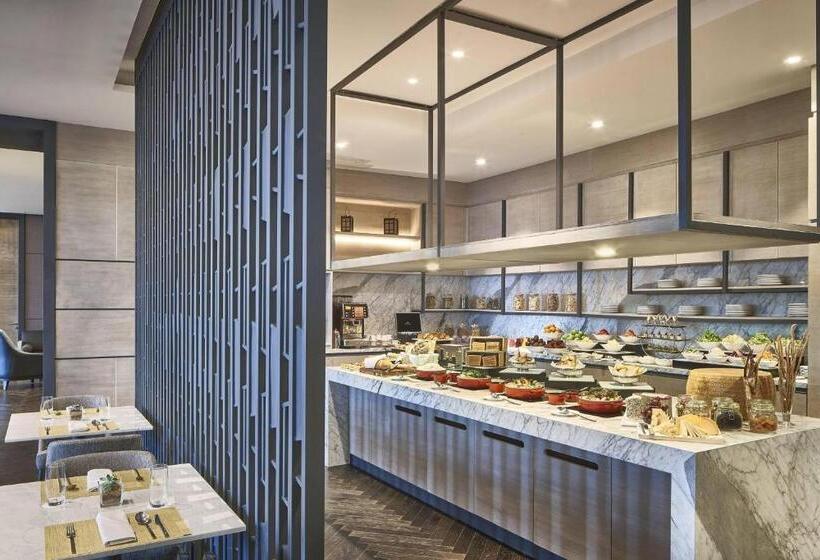 Клубный номер с видом на бассейн, Yogyakarta Marriott