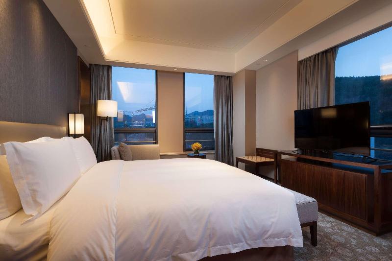 Suit Deluxe, Ramada Jinan
