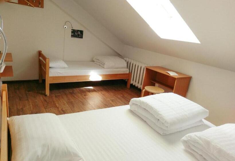 Трехместный Номер Стандарт Совместная Ванная, Dream Hostel Poltava
