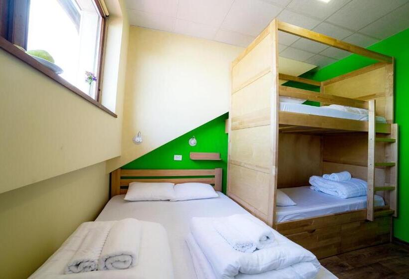 اتاق استاندارد سه تخته با سرویس بهداشتی مشترک, Dream Hostel Poltava