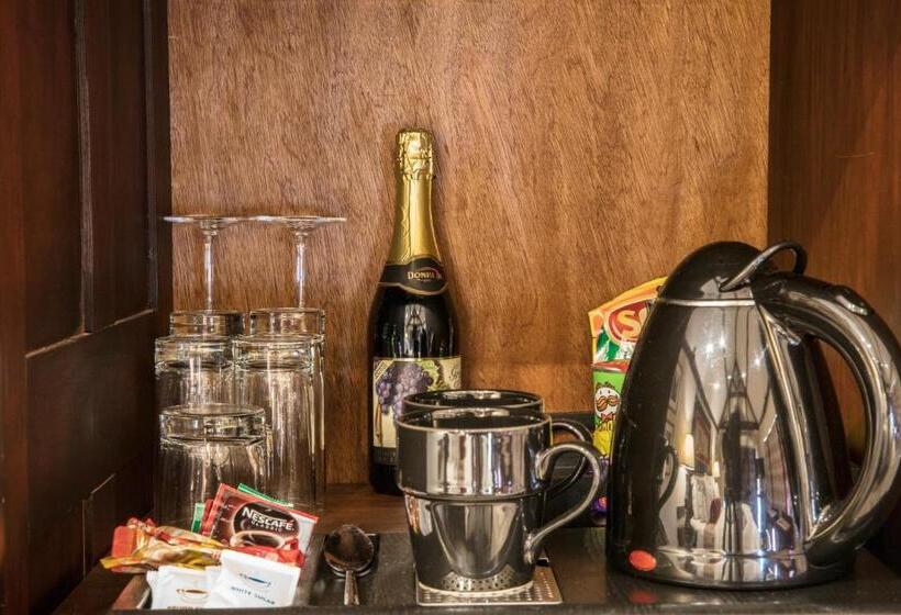 Полулюкс Deluxe с Видом, The Cheriz Boutique