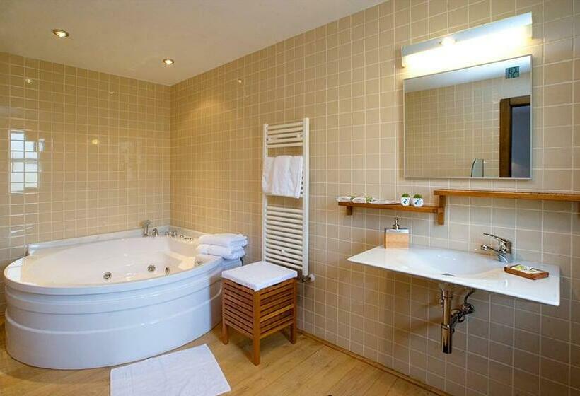 스위트, Y Apartamentos Rurales L Anceo