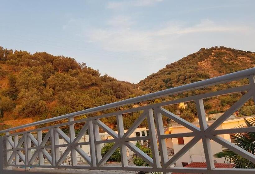 اتاق خانوادگی با چشم‌انداز کوه, Hc Hotel & Suites