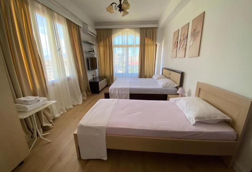 اتاق خانوادگی با چشم‌انداز کوه, Hc Hotel & Suites