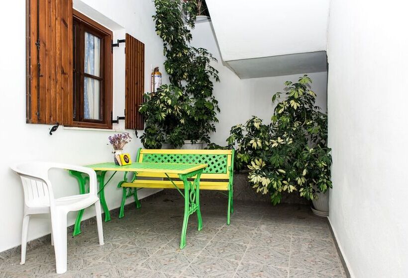 استودیوی استاندارد, Villa Maria