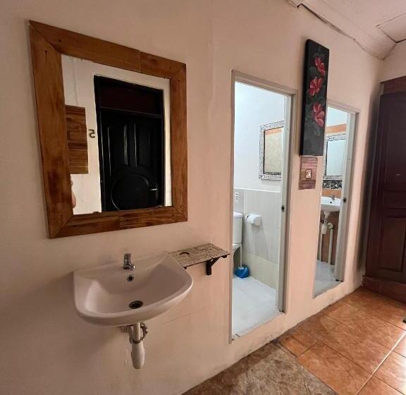 带共用浴室的标准房间, Oda Guest House Ubud