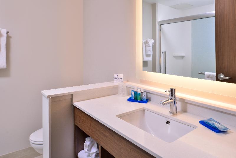 Номер Стандарт, Holiday Inn Express & Suites Farmville, An Ihg