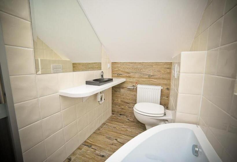 اتاق استاندارد یک نفره, World Hostel   Old Town